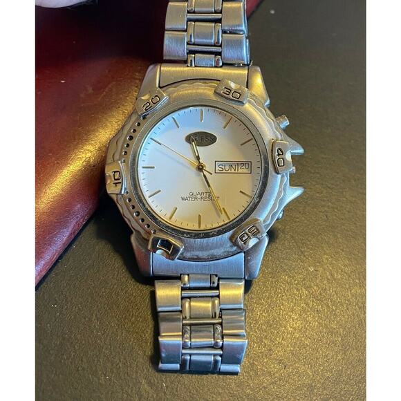 VTG 1995 Men's 45mm Guess Watch, Day/Date Window, Water Resistant - Picture 2 of 3
